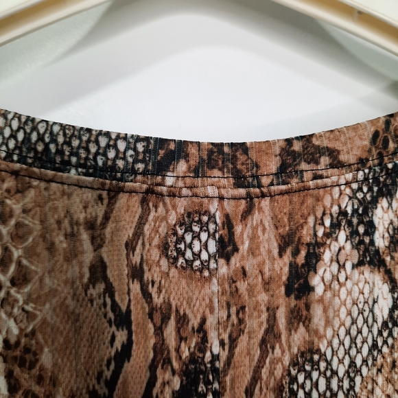 Torrid Snake Print Ribbed TShirt Top Short Sleeve Brown Tan Womens Plus Size 3X - Picture 8 of 11